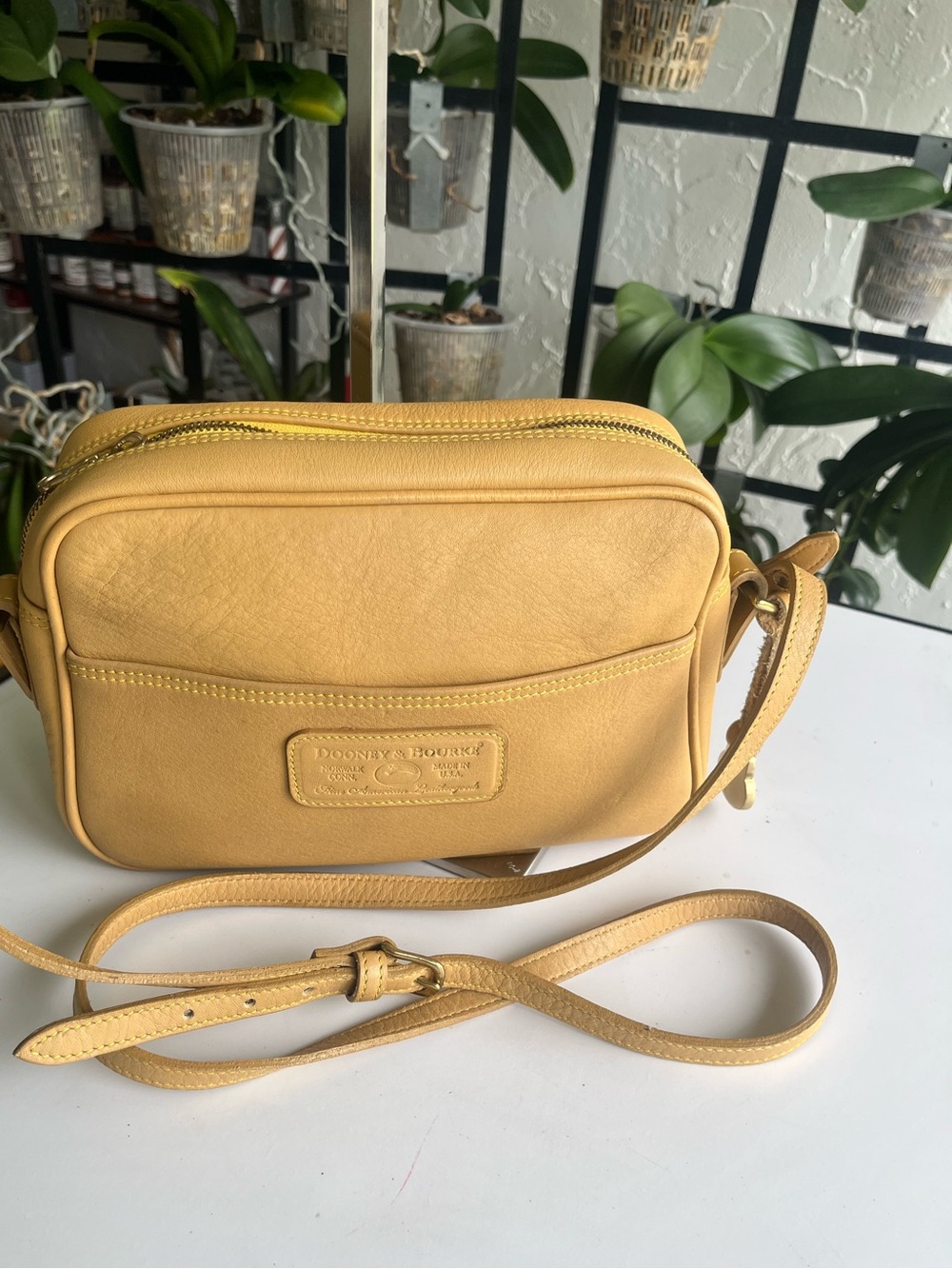 VINTAGE DOONEY & BOURKE  CROSSBODY BAG TAN LEATHER BAG TAN MUSTARD